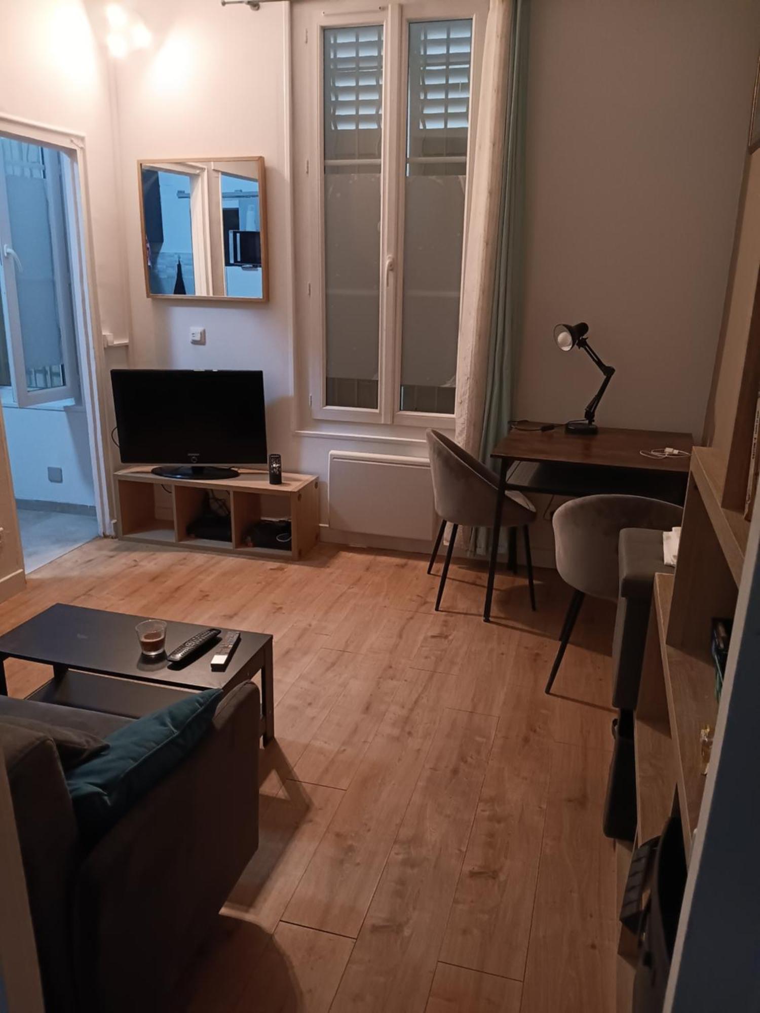 Studio Au Pied De La Basilique Du Sacre Coeur Apartment Paris Exterior photo